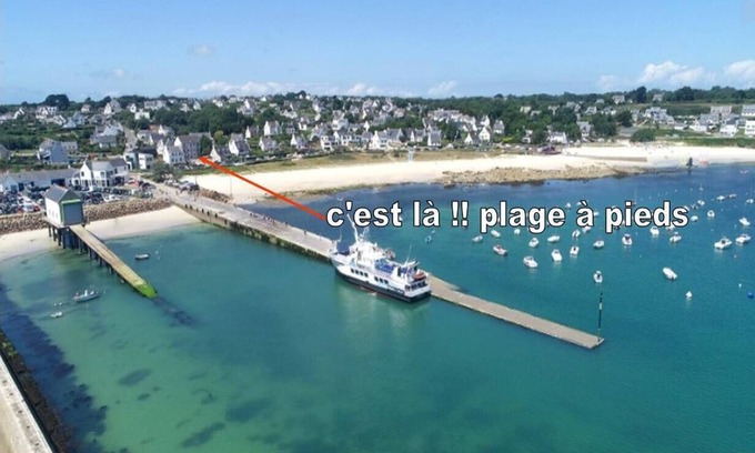Audierne Apartment | Beachfront apartment with private parking