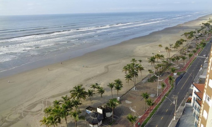 Vila Assuncao Apartment | Beachfront 1-Bedroom Apartment with Pool in Praia Grande