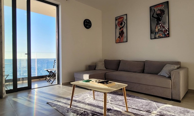 Qafe e Gjashtes Apartment | Beachfront Apartments with Private Balcony and Ocean Views