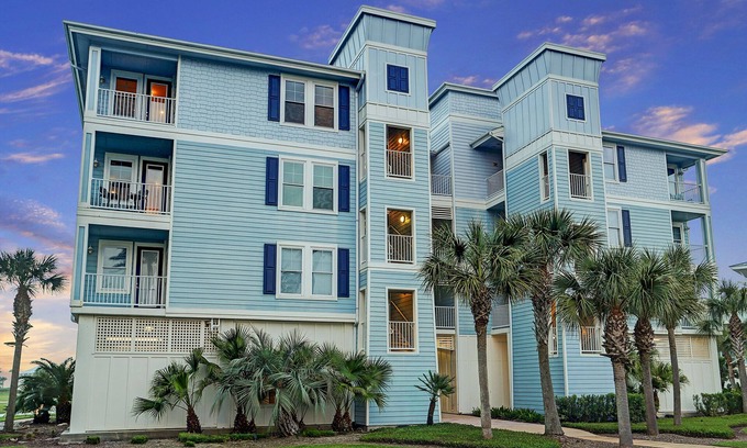 Red Fish Cove Condo | Beachfront Bliss at Pointe West: Steps to Beach & Club