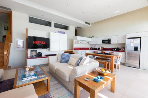 Juan Dolio - El Pueblo Apartment | Oceanfront Aqualoft with Infinity Pool & Jacuzzi Retreat