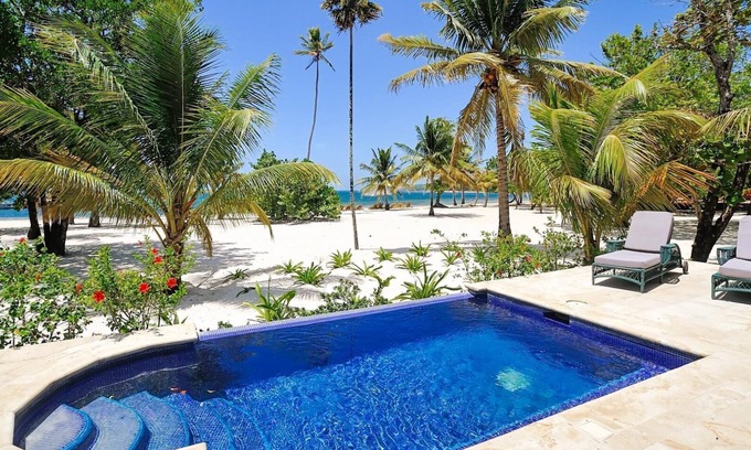Palmetto Bay Villa | Beachfront Dive Resort with Private Pool & Ocean Views