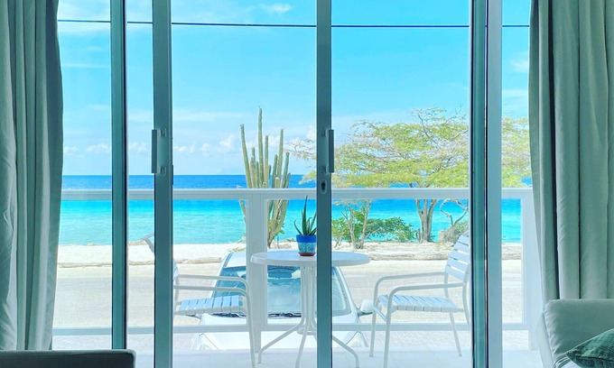 Pos Chiquito Apartment | Beachfront Bella Horizonte: Family-Friendly Getaway Awaits