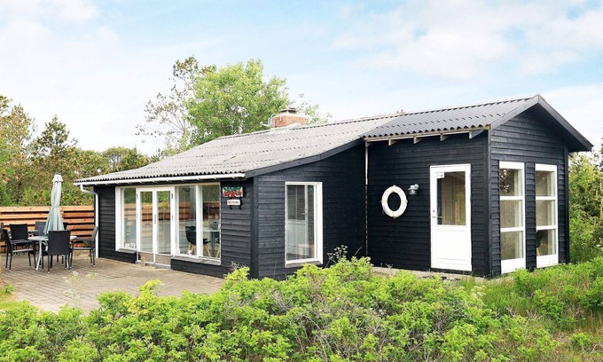 Aalbaek House | Idyllic 4-Person Holiday Home with Oceanfront Views