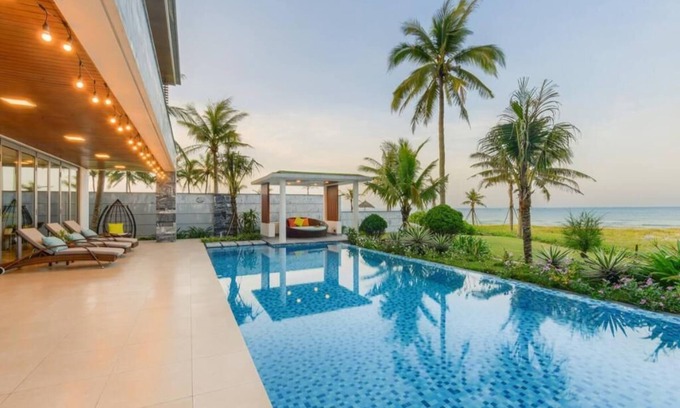 Ngu Hanh Son House | Beachfront Bliss: Private Pool Villa with Garden Oasis
