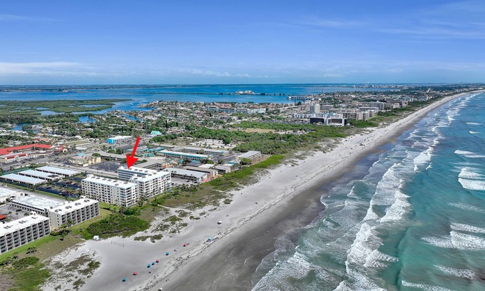 Cocoa Beach Condo | Beachfront Bliss: Enjoy Ocean Views & Stocked Kitchen