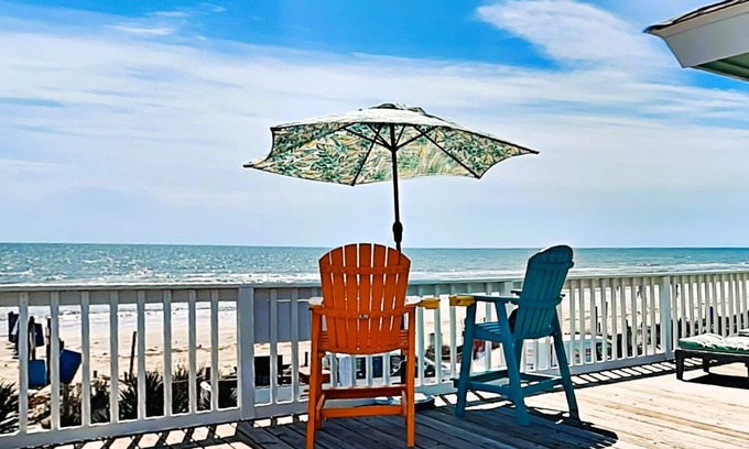 Bermuda Beach Cottage | Relax at Bermuda Sunrise with Oceanfront Views & Kitchen