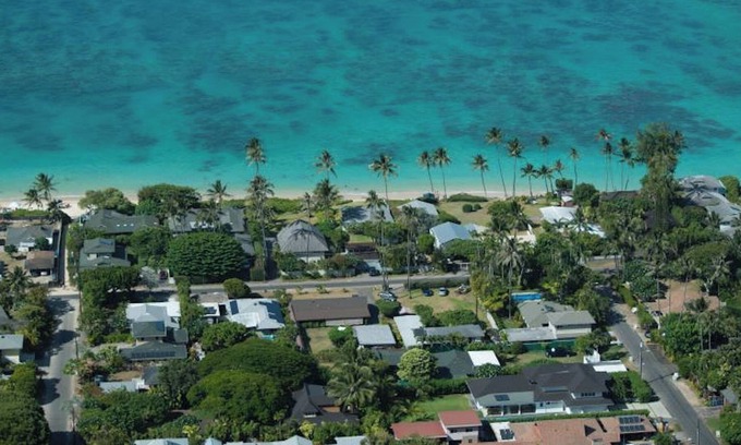 Ewa House | Pet-Friendly Beachfront Bungalow with Ocean View