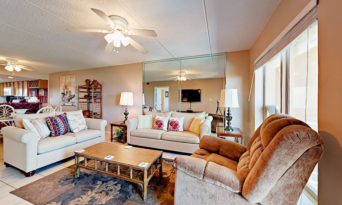 South Padre Island Condo | Beachfront Condo with Balcony Views, Pool & Hot Tub