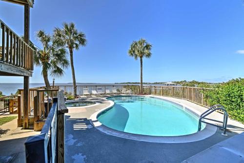 Cedar Key Apartment | Beachfront Cedar Key Condo with Pool, Spa & Ocean Views