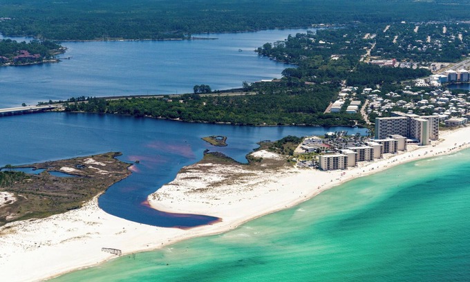 Sunnyside Condo | Beachfront Charm Meets Lake Life + Free Tickets: Dolphin Cruise & More!