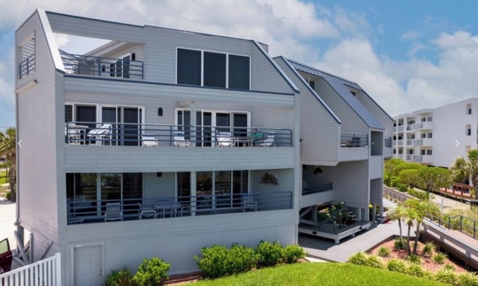 Englewood Condo | Beachfront Condo- Experience an unforgettable trip offering breathtaking views