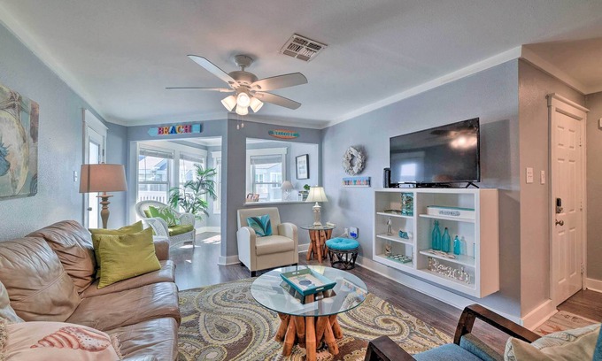 Port Aransas Condo | Pet-Friendly Port Aransas Condo with Pool & Ocean Views