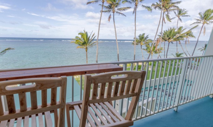Punaluu Condo | Beachfront Condo in Punaluu: Ocean View & Pool Access