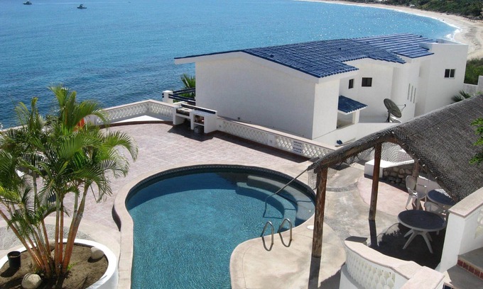 Buenavista Condo | Beachfront Condo with Pool & Ocean Views - Guest Rated 10/10