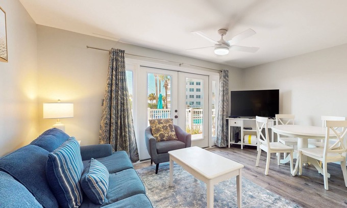 Avalon Beach Estates Condo | Beachfront condo with private balcony, shared pool/hot tub/BBQ
