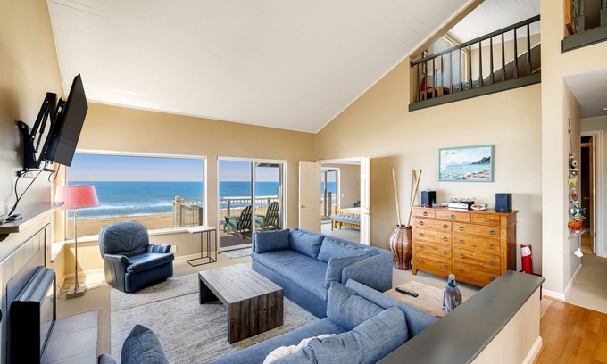 Lincoln Beach House | Beachfront Condo with Ocean View, Pool & Tennis Access