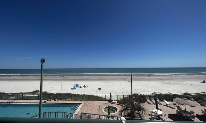 Ponce Terrace Condo | Beachfront Condo with Pool & Pet-Friendly Amenities