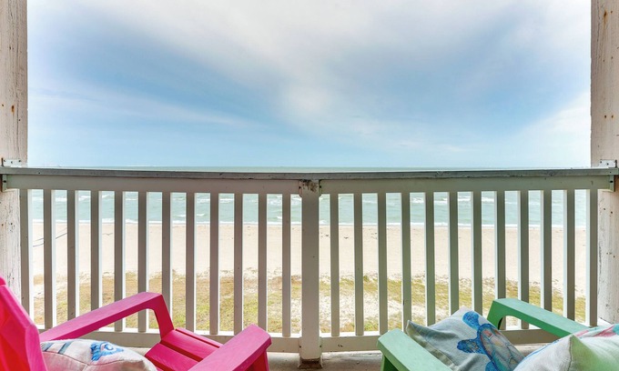 North Beach Condo | Beachfront Corpus Christi Condo with Pool & Ocean Views