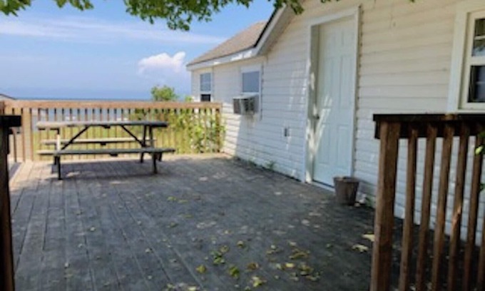 Wasaga Beach Cottage | Ocean View Cottage #9 with Spa & Breakfast Awaits You