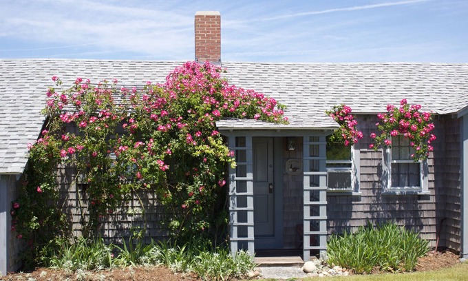 Pocomo Cottage | Beachfront Cottage with Breathtaking Views and Top Amenities