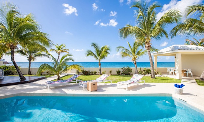 Beacon Hill Villa | Beachfront Design Villa with Private Pool and Ocean Views