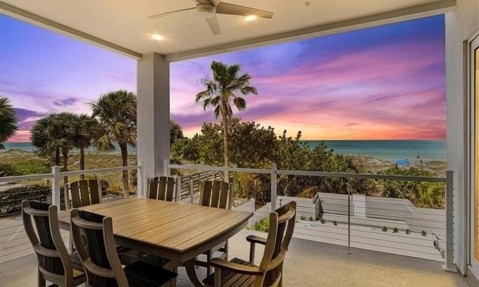 Independence Square House | Relaxing Sea Glass Retreat in Indian Rocks Beach