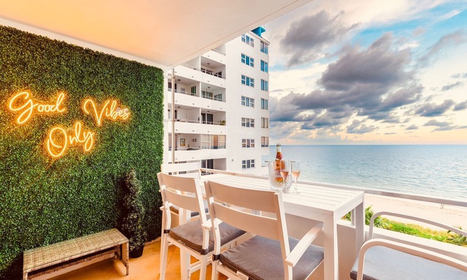 Bermuda Riviera Condo | Beachfront Escape with Pool & Amazing Ocean Views