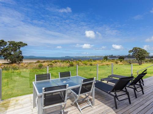 Snells Beach House | Beachfront Retreat - Snells Beach Holiday Home with Ocean Views