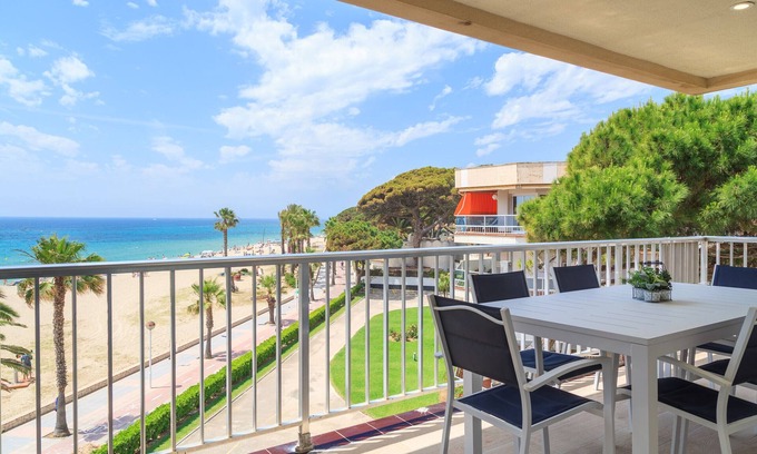 Vilafortuny Apartment | Family-Friendly Beachfront Apartment in Cambrils - UHC DMS V