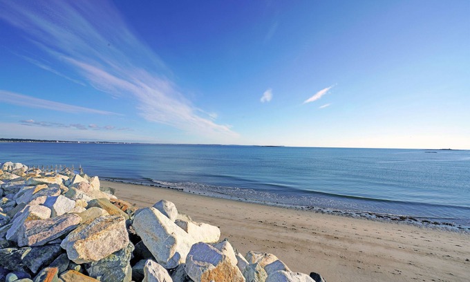 Camp Ellis House | Beachfront Family Retreat with Ocean View & Child-Friendly Space