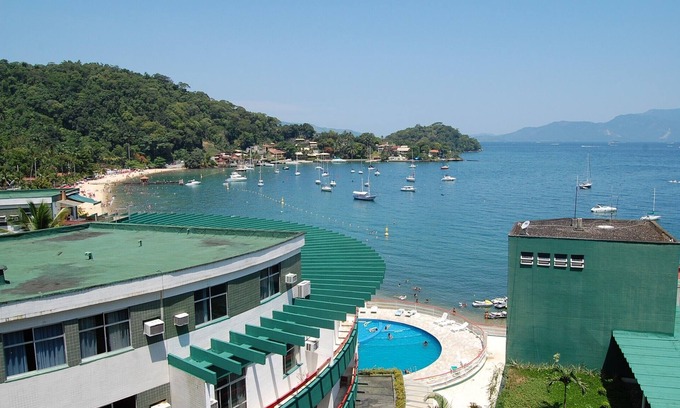 Angra dos Reis Apartment | Beachfront Flat Apartment with Ocean View and Pool