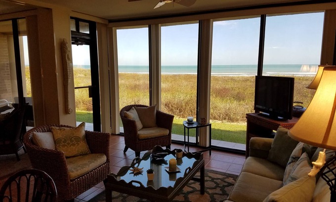 South Padre Island Condo | Beachfront Retreat with Ocean Views and Pool Access