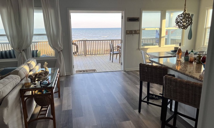Bermuda Beach House | Beachfront Getaway with Ocean View & Spa Access