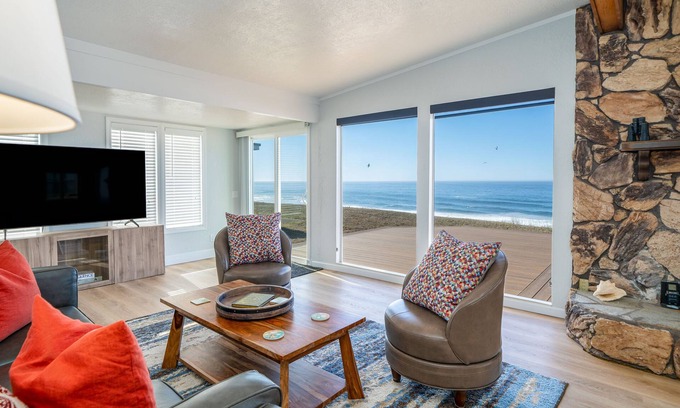 Lincoln City House | Oceanfront Retreat: Steps to the Sand with Scenic Views