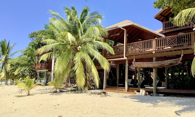 Antoneys Cay House | Beachfront Home with Calm Waters and Sunset Views