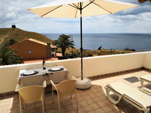 Canico Apartment | Beachfront House Atalaia: 4-Star Ocean View Getaway
