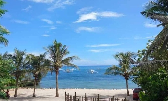 Panglao Island Hotel | Beachfront House near Alona Beach with Free Scooter Use