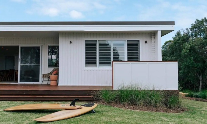 Currarong House | Beachfront House with Ocean Views and Family-Friendly Amenities