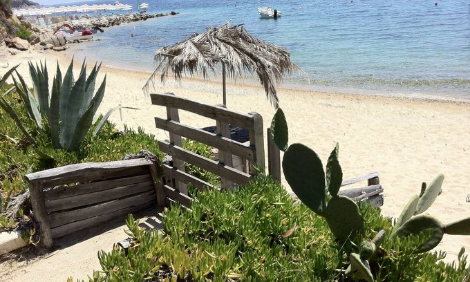 Ouranoupoli Apartment | Idyllic Beachfront House with Garden and Ocean View