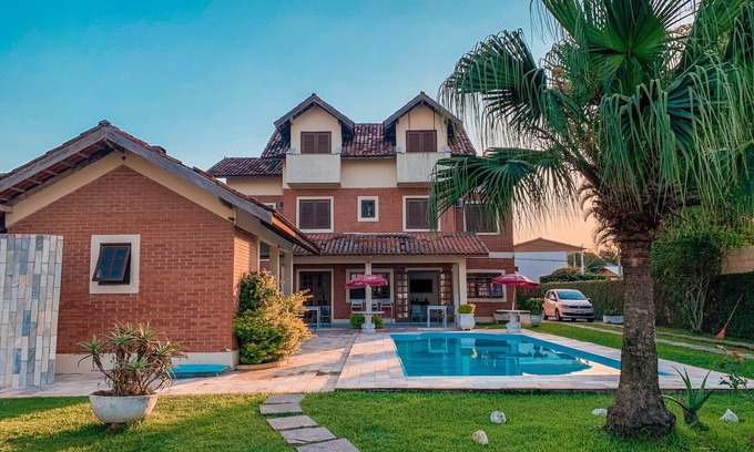 Indaia House | Beachfront Retreat with Pool and Ocean Views for 20 Guests