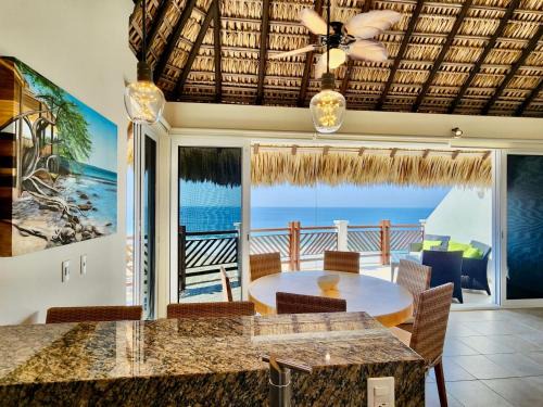 San Pedro Mixtepec Apartment | Beachfront Escape: Peaceful Resort Near Puerto Escondido