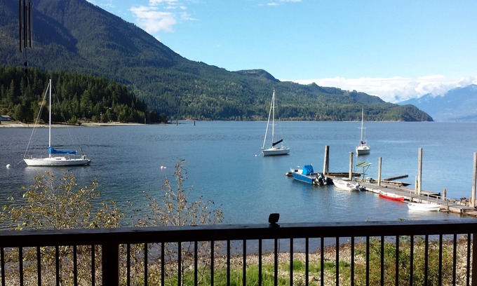 Proctor House | Beachfront Retreat at Kootenay Lake - Pet Friendly & Pool