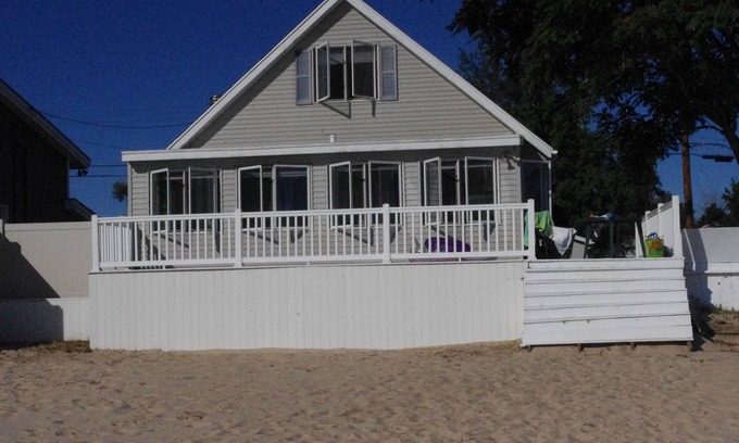 Kawkawlin House | Lake Huron Beachfront Retreat with Family-Friendly Amenities