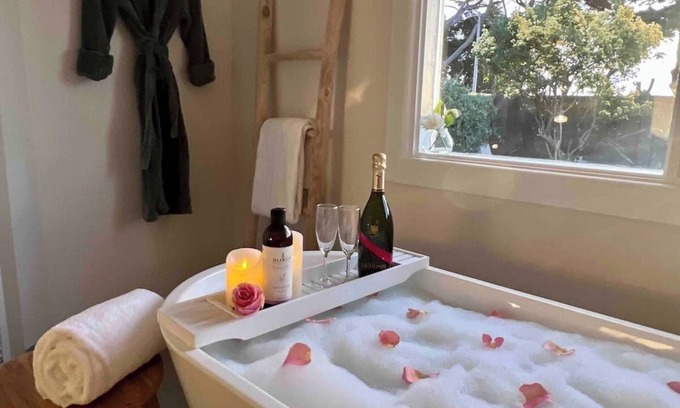 Brighton House | Oceanfront Escape: 10/10 Rated Near Iconic Beach Boxes