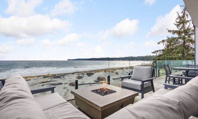 Black Creek House | Relax at The Beach House in Saratoga with Pool Access