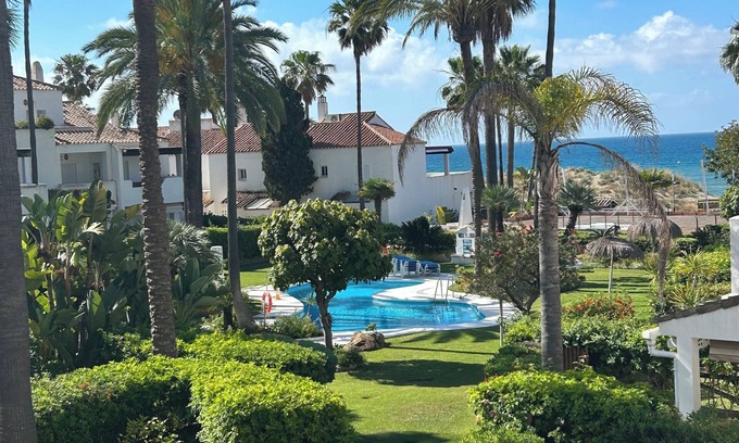 Marbella House | Beachfront luxury and modern house
