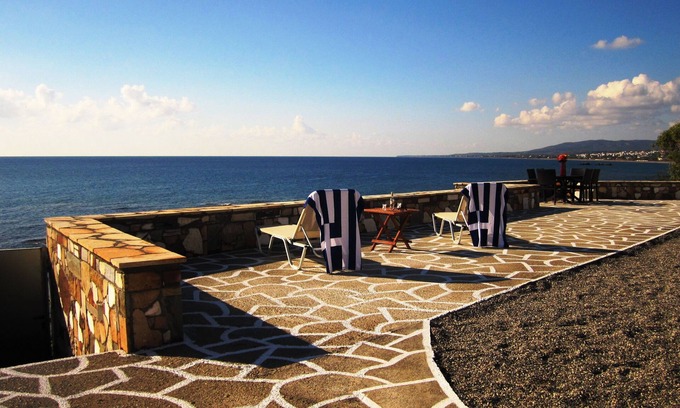 Kiotari Apartment | Beachfront Apartment with Private Beach Access & Top Amenities