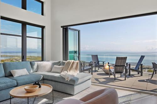 Black Creek House | Oceanfront Suite at THE BEACH HOUSE with Private Beach Access