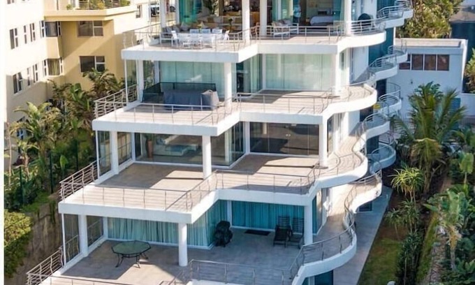 Umhlanga Apartment | Beachfront Modern Apartment with Unmatched Amenities
